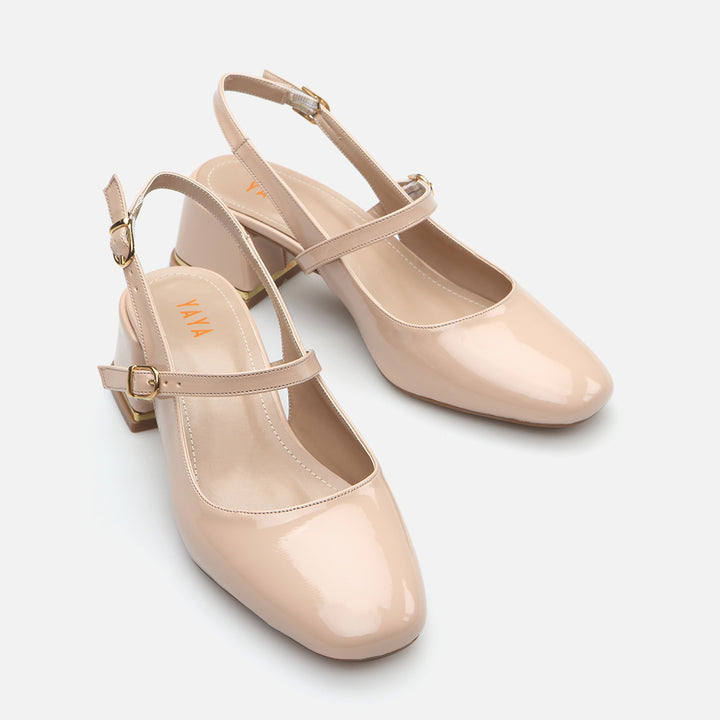 أحذية نسائية مسطحة