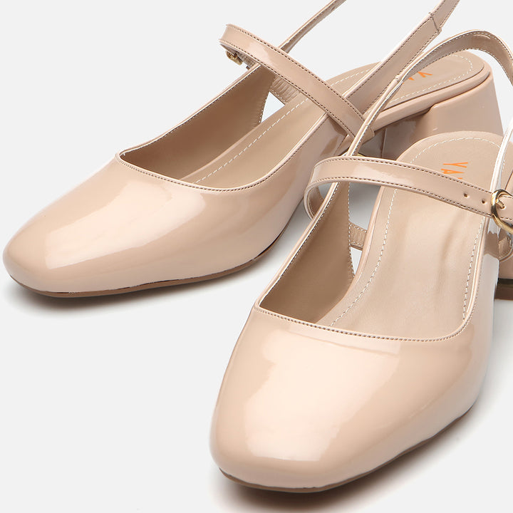 أحذية نسائية مسطحة