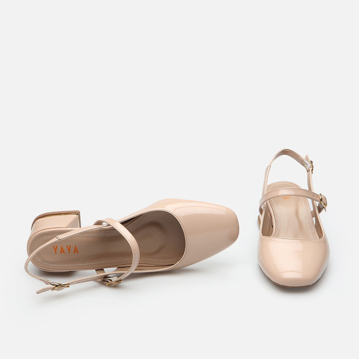 أحذية نسائية مسطحة