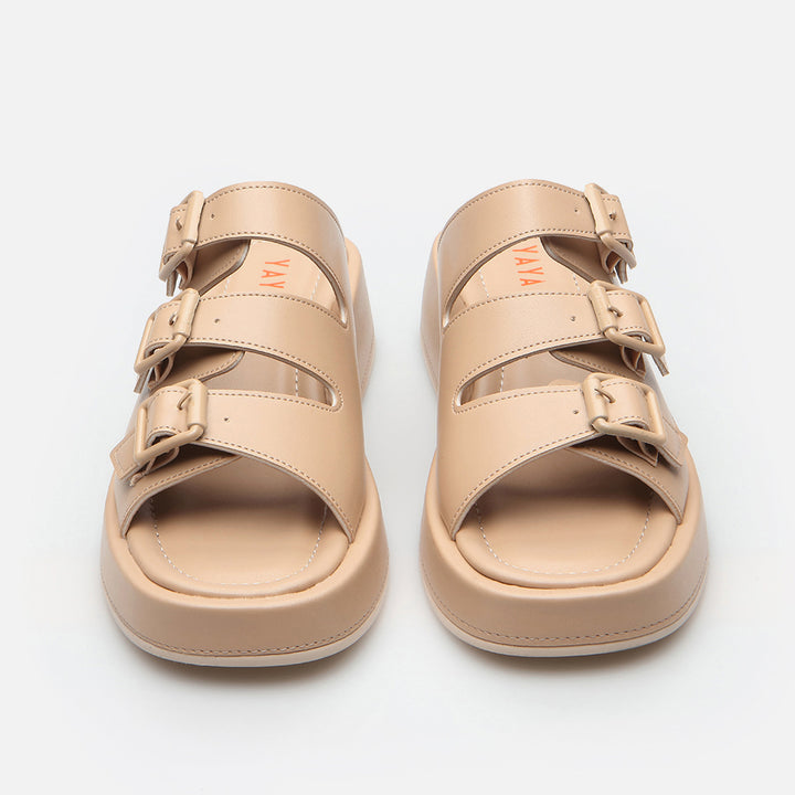 أحذية نسائية مسطحة