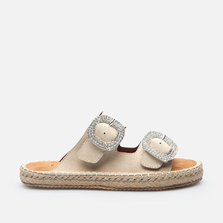 أحذية نسائية مسطحة