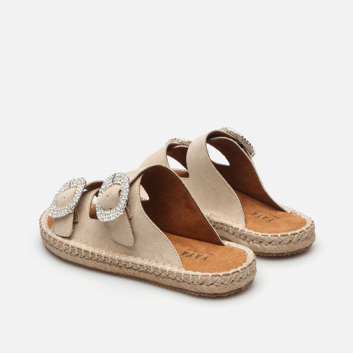 أحذية نسائية مسطحة