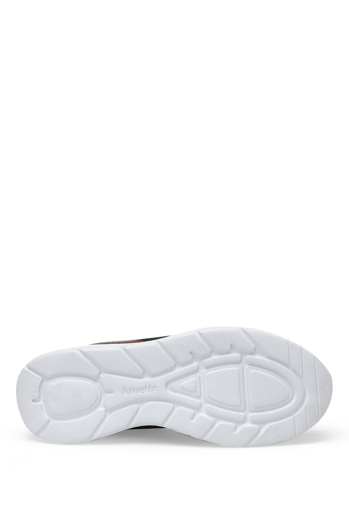 حذاء رياضي رجالي باللون الأسود