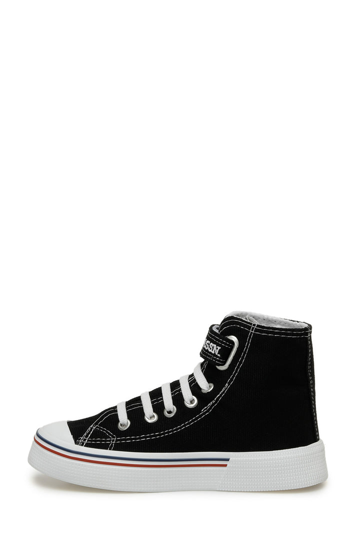 حذاء رياضي أسود للأولاد