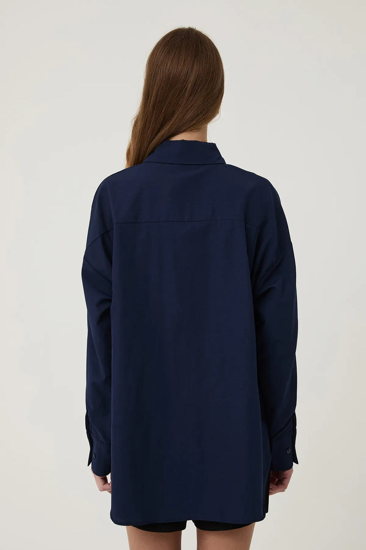 قميص بحري كبير الحجم