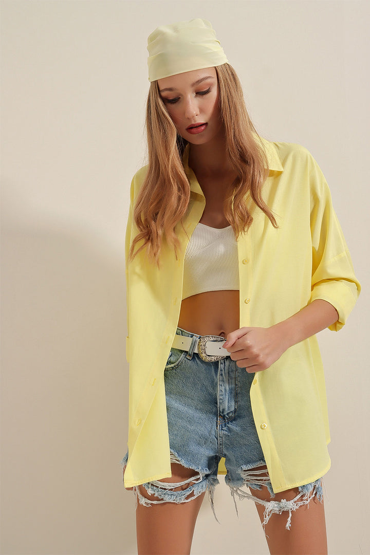 قميص نسائي باللون الأصفر