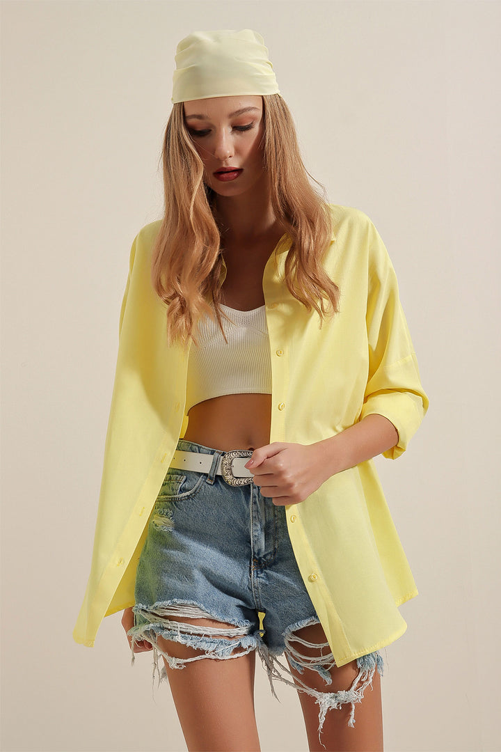 قميص نسائي باللون الأصفر
