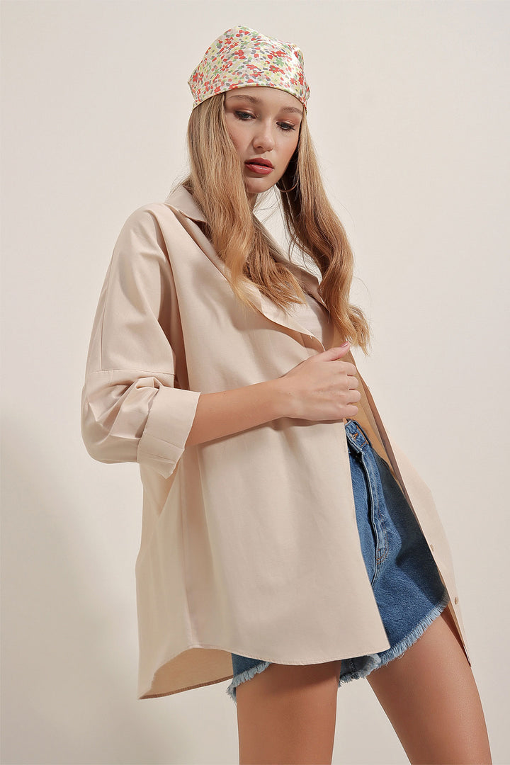 قميص كريمي نسائي