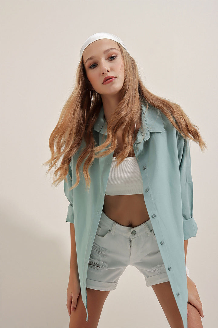 قميص نسائي باللون الأخضر البحري