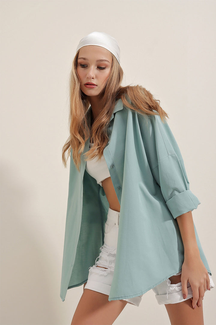 قميص نسائي باللون الأخضر البحري