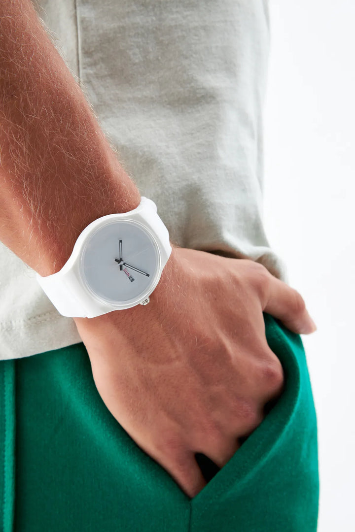 ساعة يد بيضاء للجنسين APWR031803