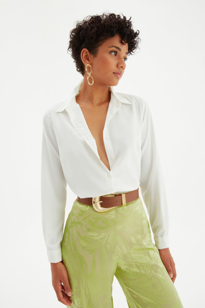 قميص كلاسيكي طويل باللون البيج