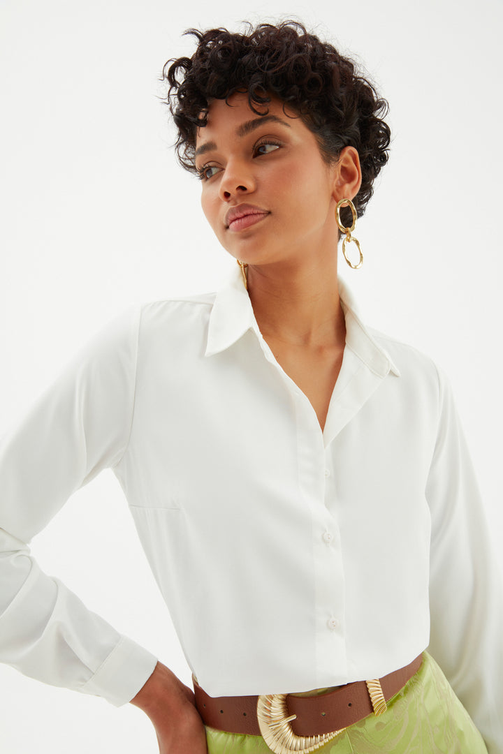 قميص كلاسيكي طويل باللون البيج