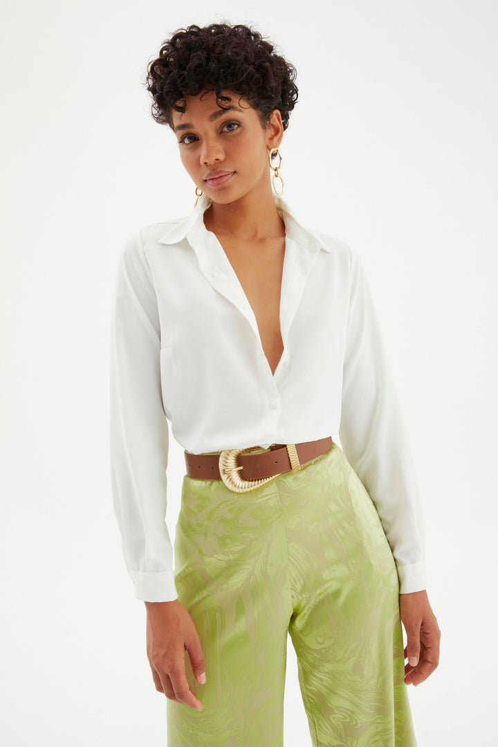 قميص كلاسيكي طويل باللون البيج