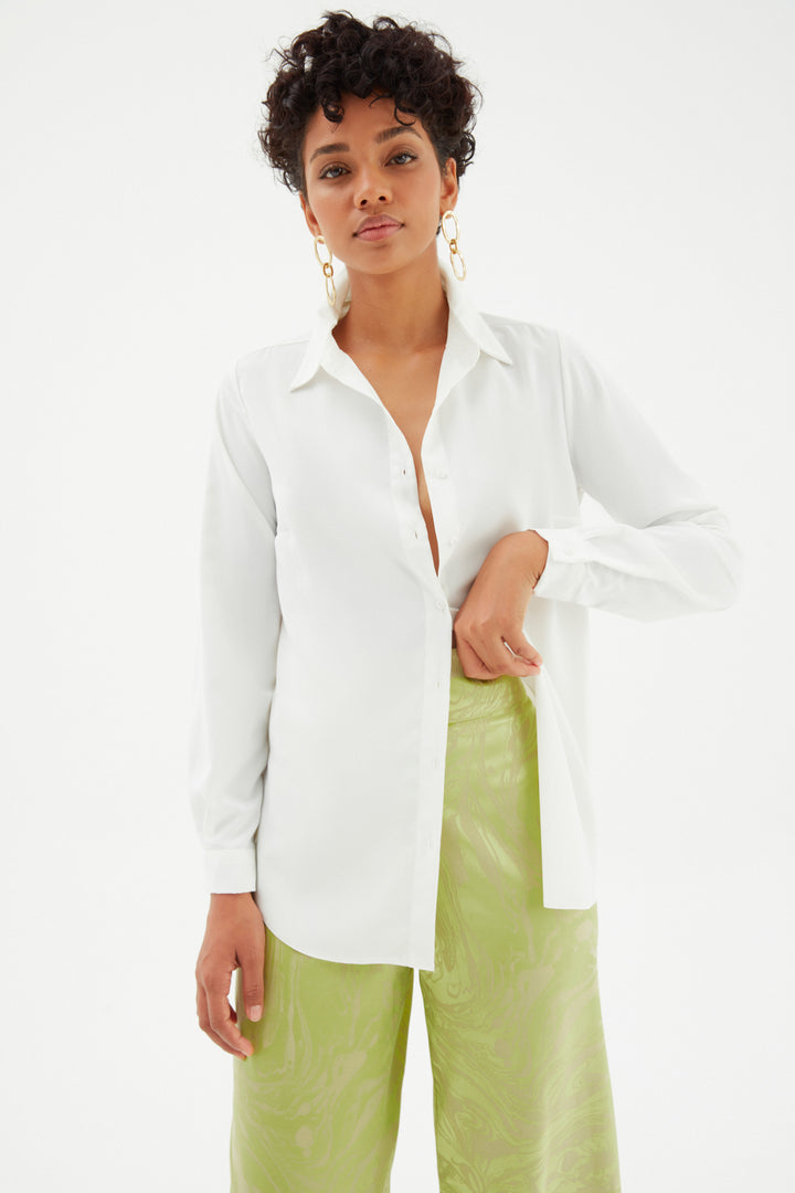 قميص كلاسيكي طويل باللون البيج