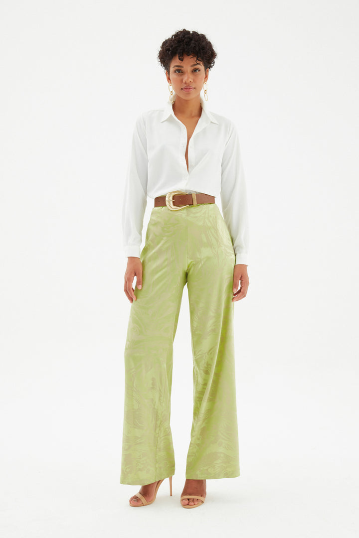 قميص كلاسيكي طويل باللون البيج