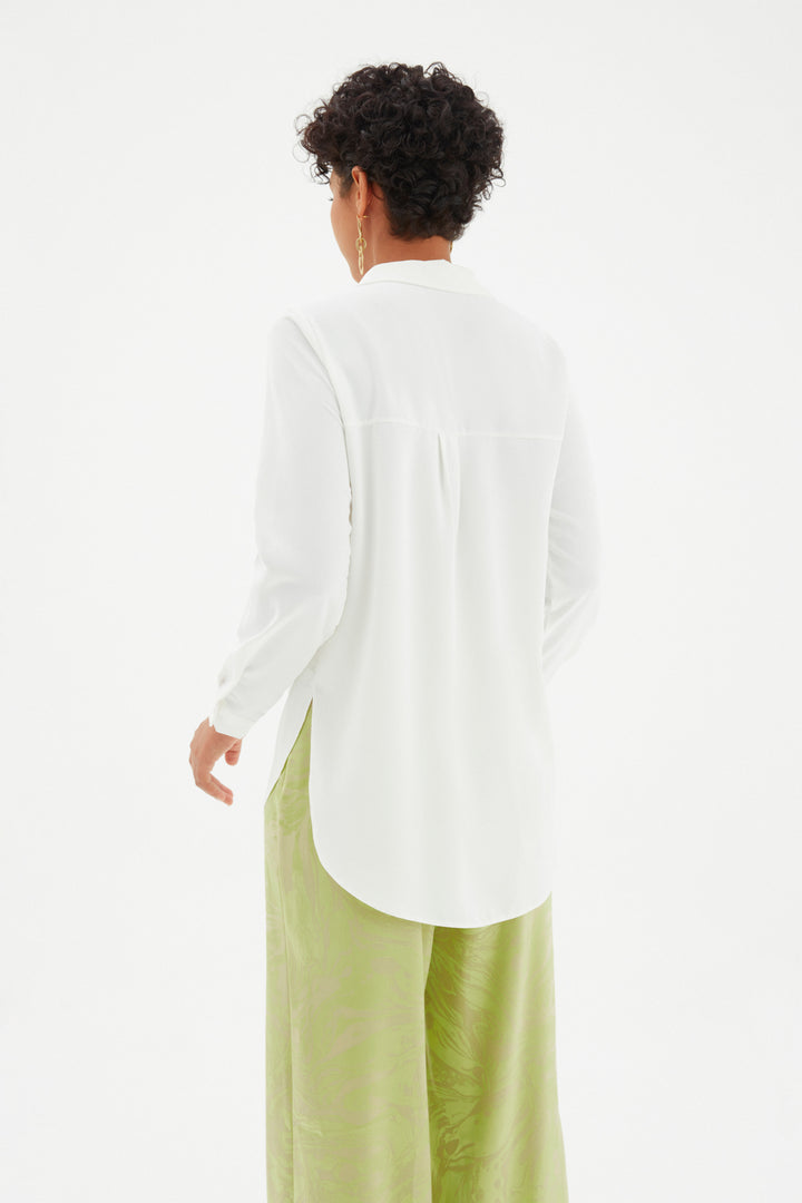 قميص كلاسيكي طويل باللون البيج