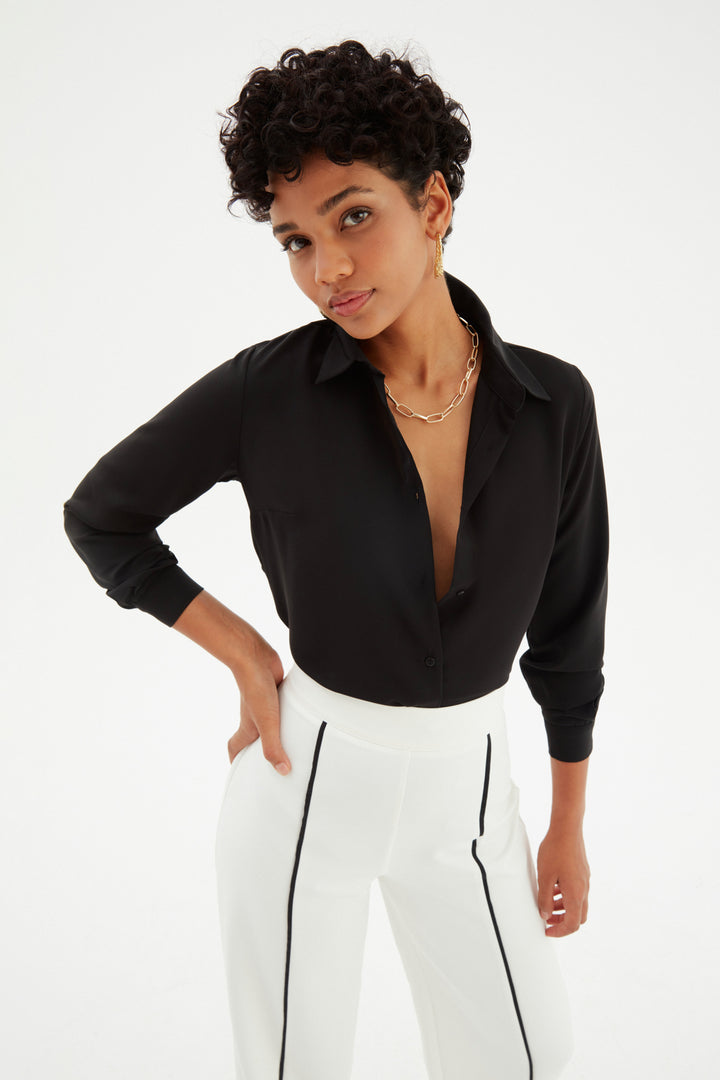 قميص أسود طويل كلاسيكي