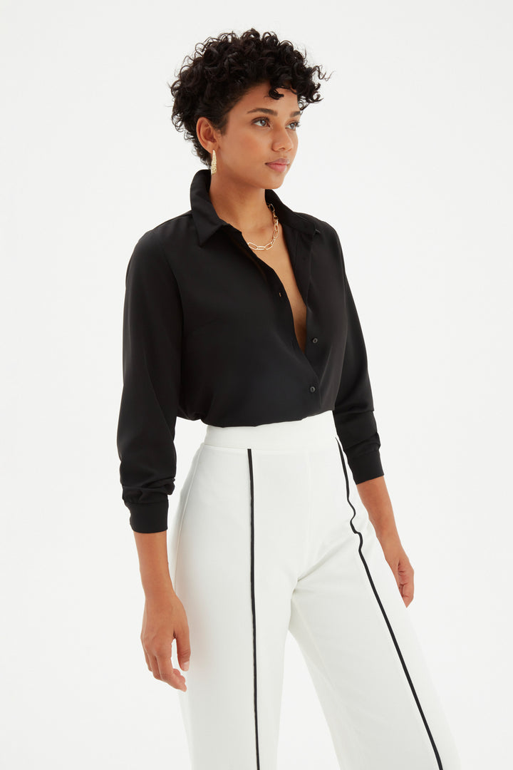 قميص أسود طويل كلاسيكي