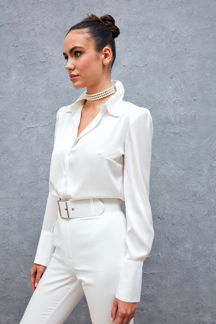 قميص مبطن من الساتان باللون البيج