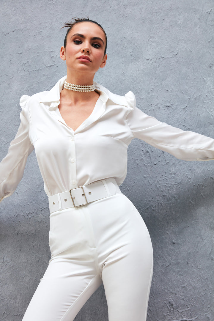 قميص مبطن من الساتان باللون البيج