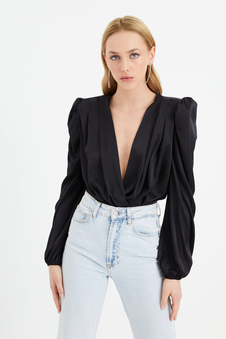 بدلة جسم من الساتان الأسود مزدوجة الصدر