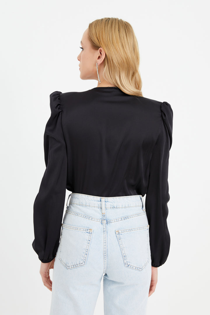 بدلة جسم من الساتان الأسود مزدوجة الصدر