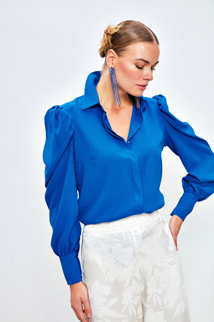 قميص ساكسفون كلاسيكي بأكمام منتفخة