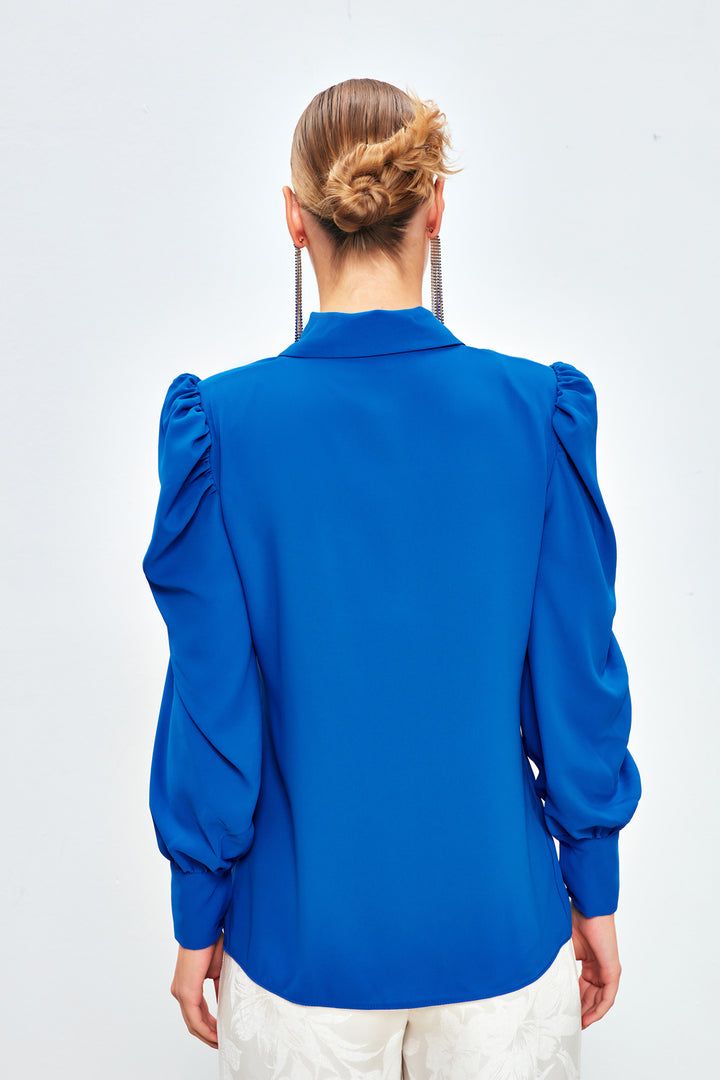 قميص ساكسفون كلاسيكي بأكمام منتفخة