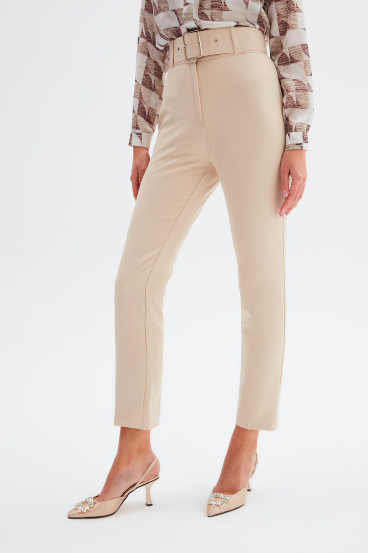 بنطلون حزام بيج