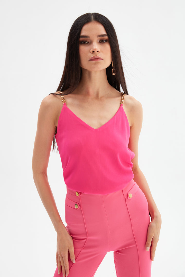 بلوزة فوشيا بحمالات سلسلة