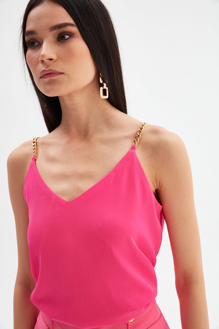 بلوزة فوشيا بحمالات سلسلة