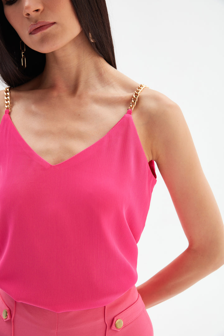 بلوزة فوشيا بحمالات سلسلة