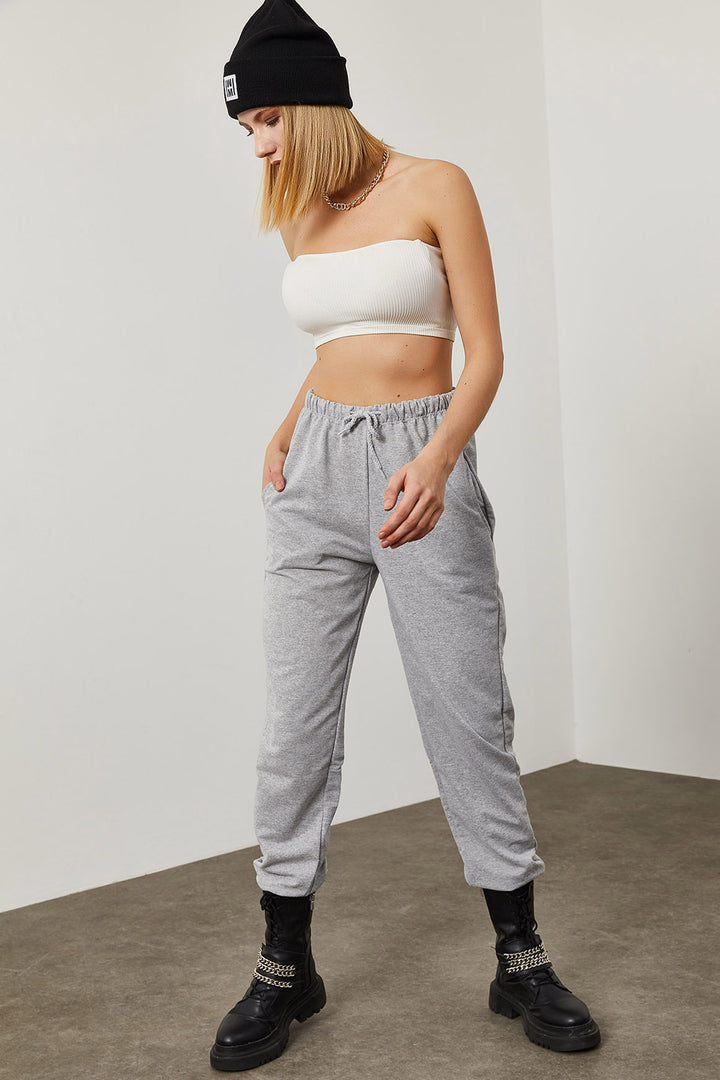 بنطال رياضي رمادي بخصر من الدانتيل