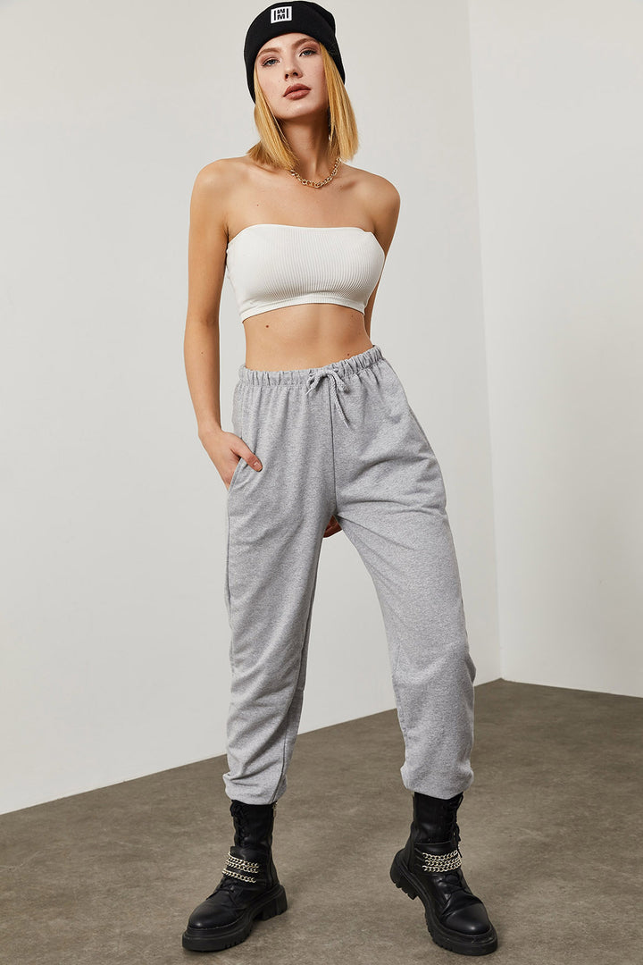 بنطال رياضي رمادي بخصر من الدانتيل