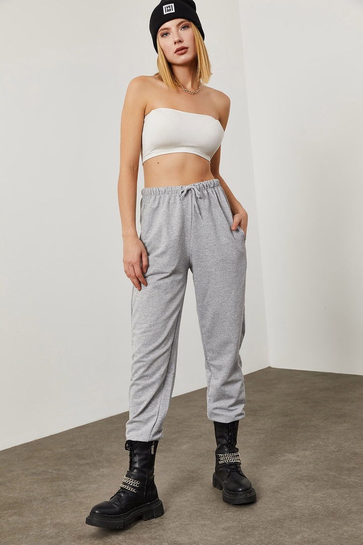 بنطال رياضي رمادي بخصر من الدانتيل