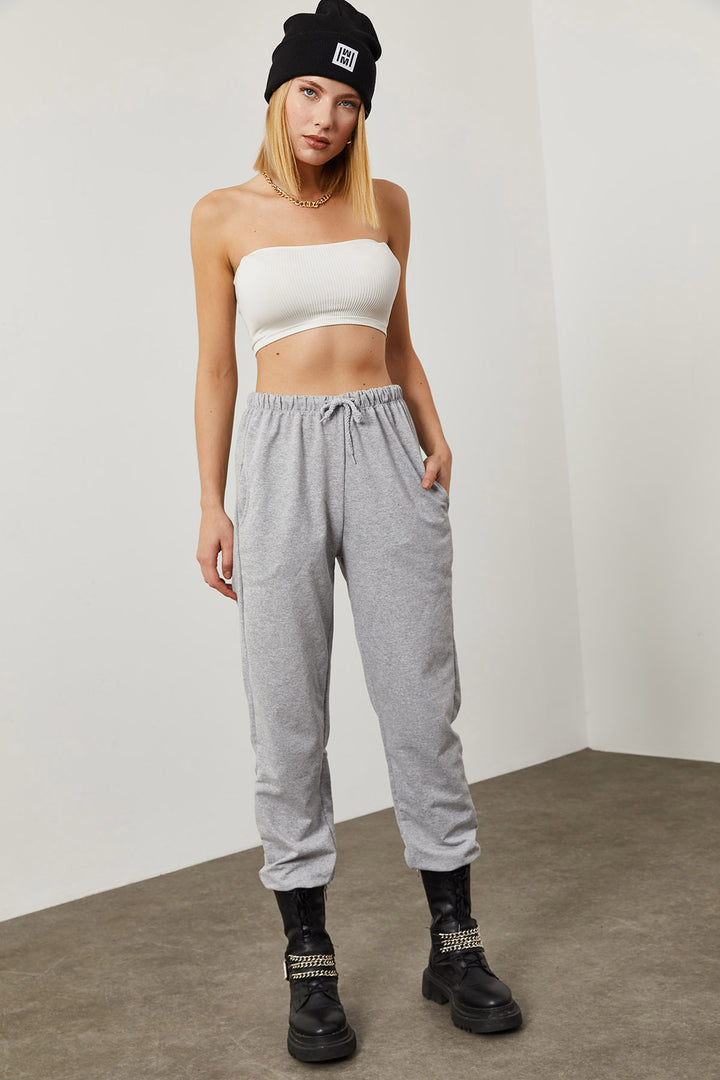 بنطال رياضي رمادي بخصر من الدانتيل