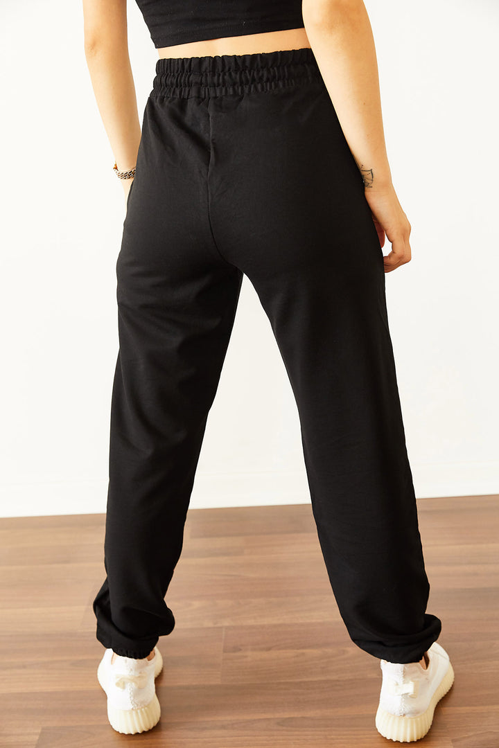 بنطال رياضي مطبوع باللون الأسود