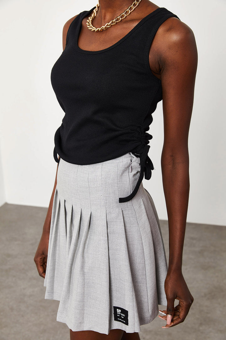 قميص داخلي برباط جانبي أسود