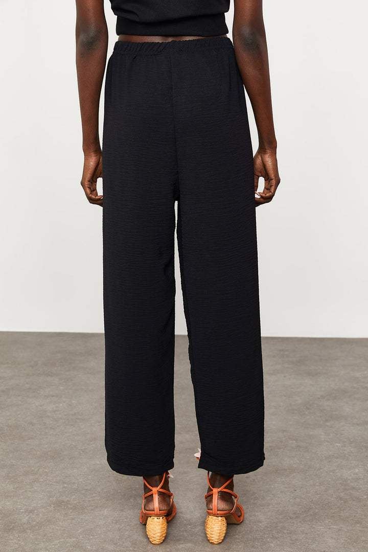 بنطلون كتان أسود فضفاض