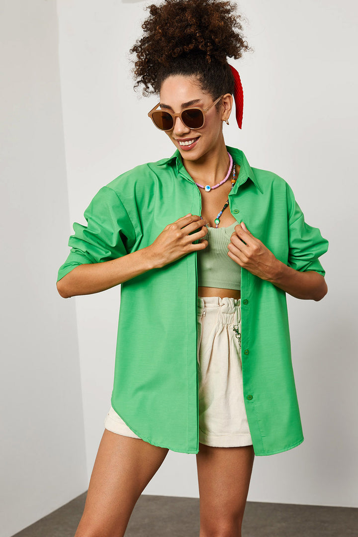 قميص أخضر طويل كبير الحجم