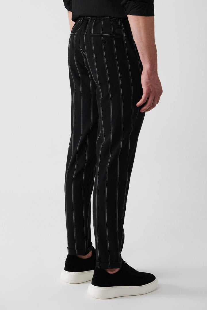 السراويل السوداء للرجال