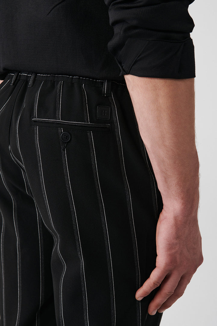 السراويل السوداء للرجال