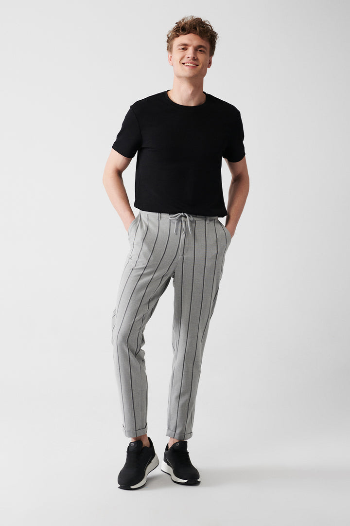 بنطلون رمادي للرجال