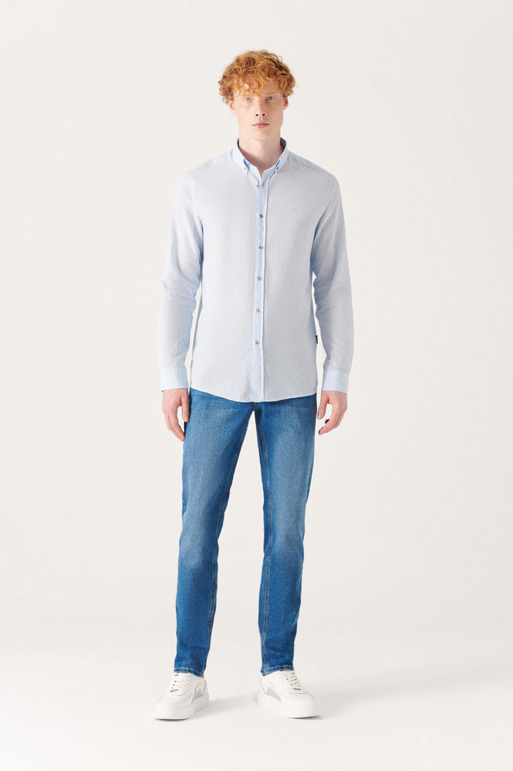 قميص رجالي باللون الأزرق