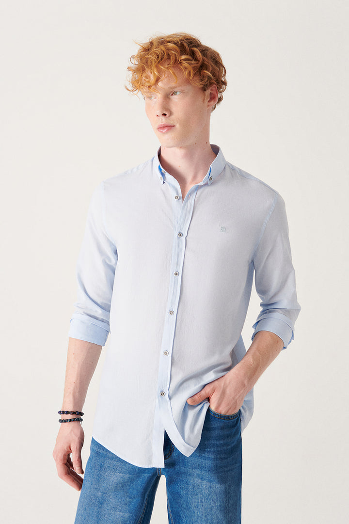 قميص رجالي باللون الأزرق