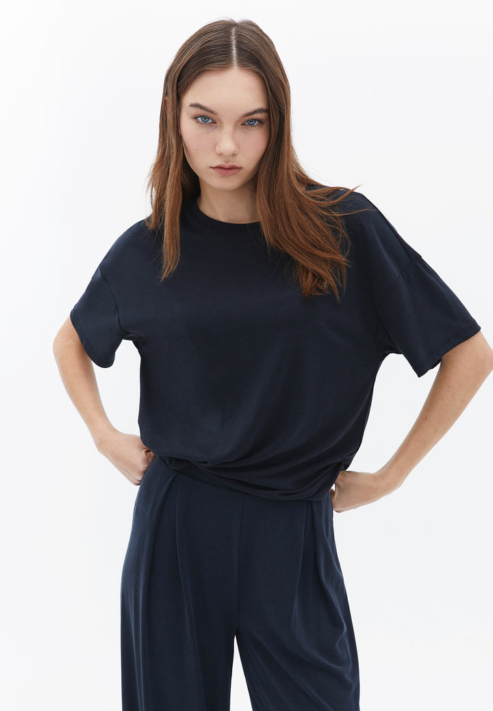 تي شيرت محبوك للسيدات