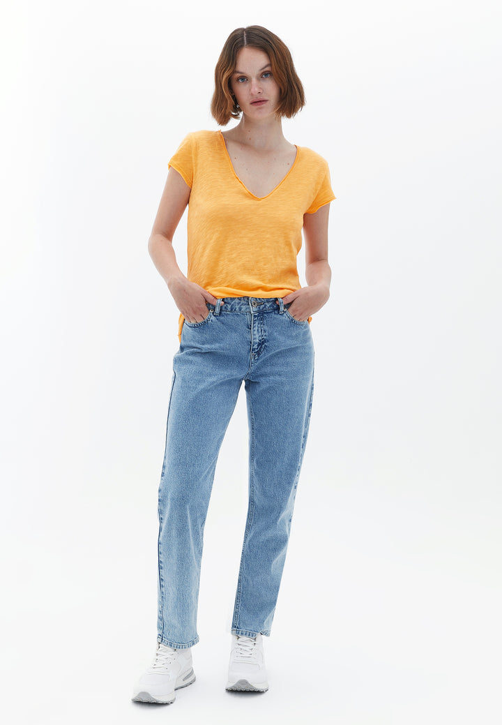 تي شيرت نسائي محبوك بفتحة رقبة على شكل حرف V