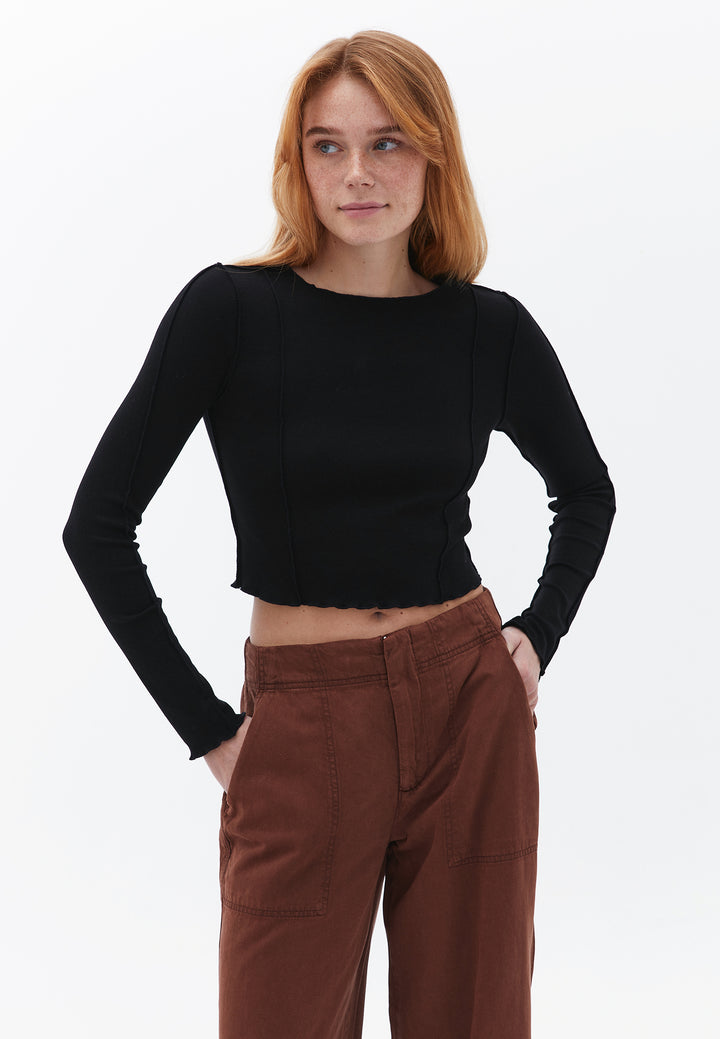 تي شيرت محبوك بأكمام طويلة للسيدات