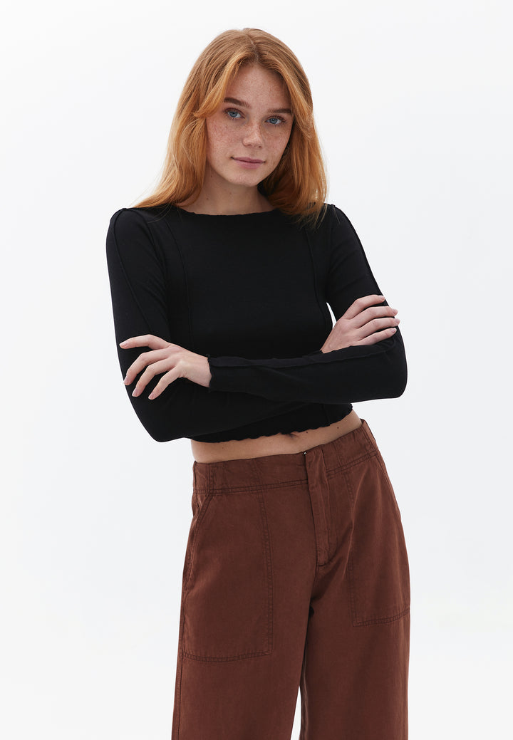 تي شيرت محبوك بأكمام طويلة للسيدات